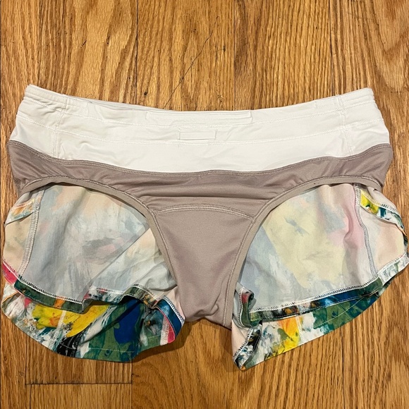 Lululemon Speed Up Low-Rise Lined Short 2.5" in No Limits White Multi / White - Picture 9 of 12